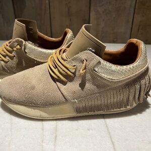 ESSE FRINGE SNEAKER